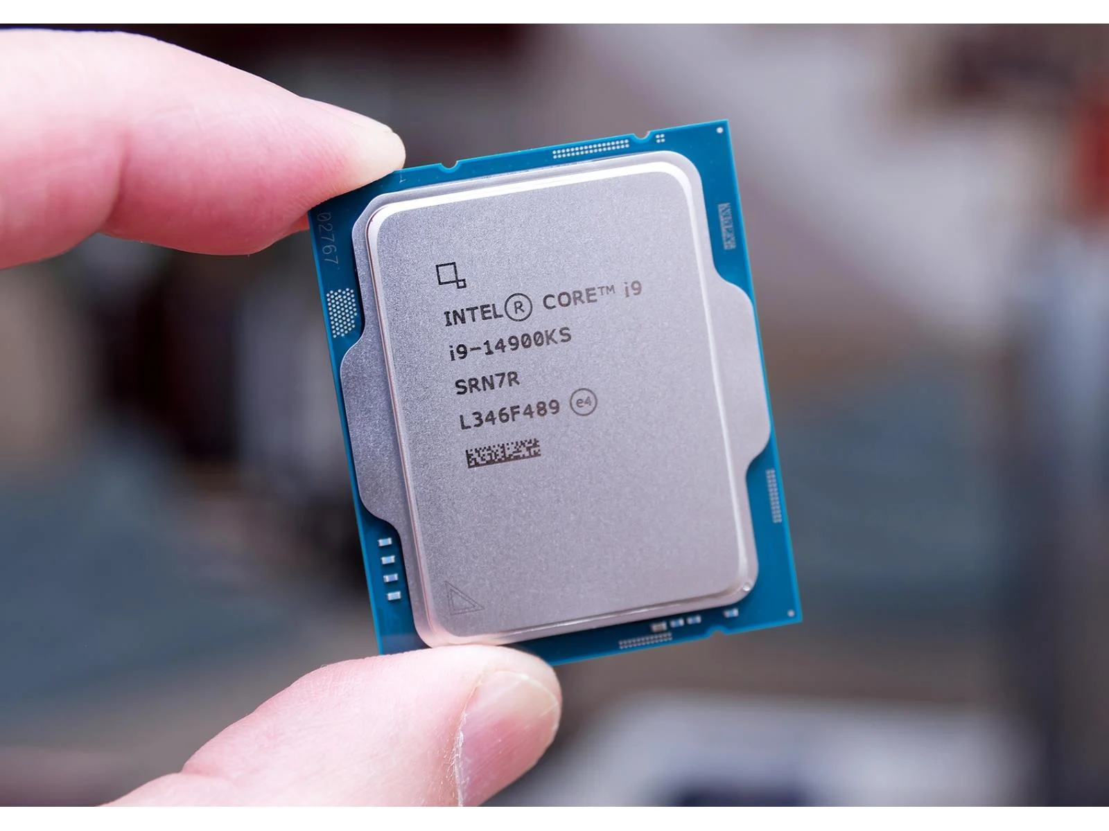 Intel si producatorii de placi de baza nu sunt de acord cu privire la modul de stabilizare a procesorului i9 care se blocheaza